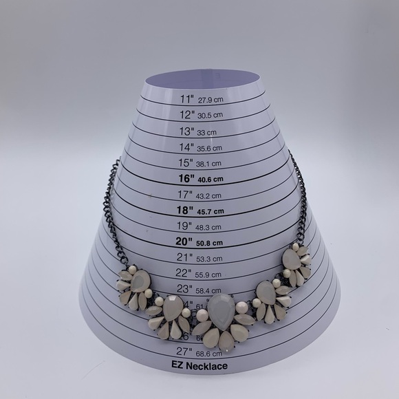 Vintage UV Lucite Ivory Cream Faced Acrylic Statement Necklace With Ornate Chain - Picture 11 of 11